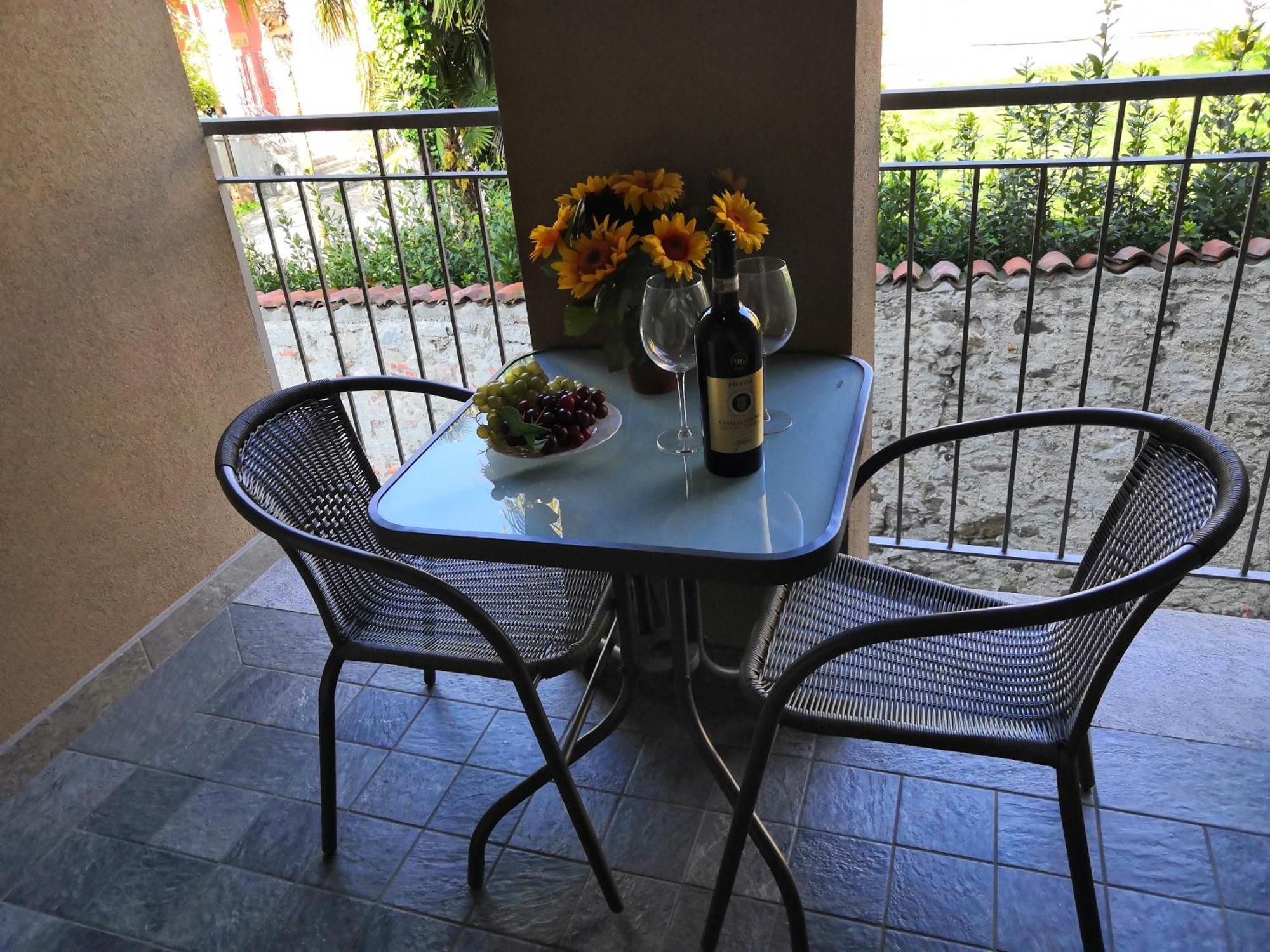 Butterfly Apt In Suna With Garage Verbania Exterior photo